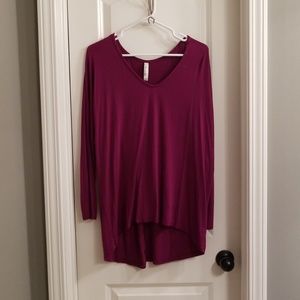 Maroon hi-low hem top